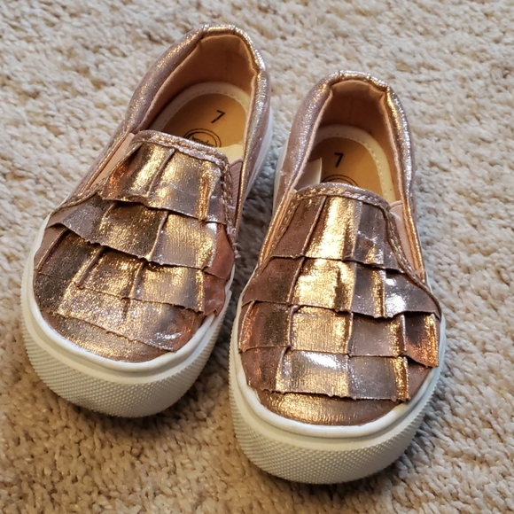 gold shoes size 7